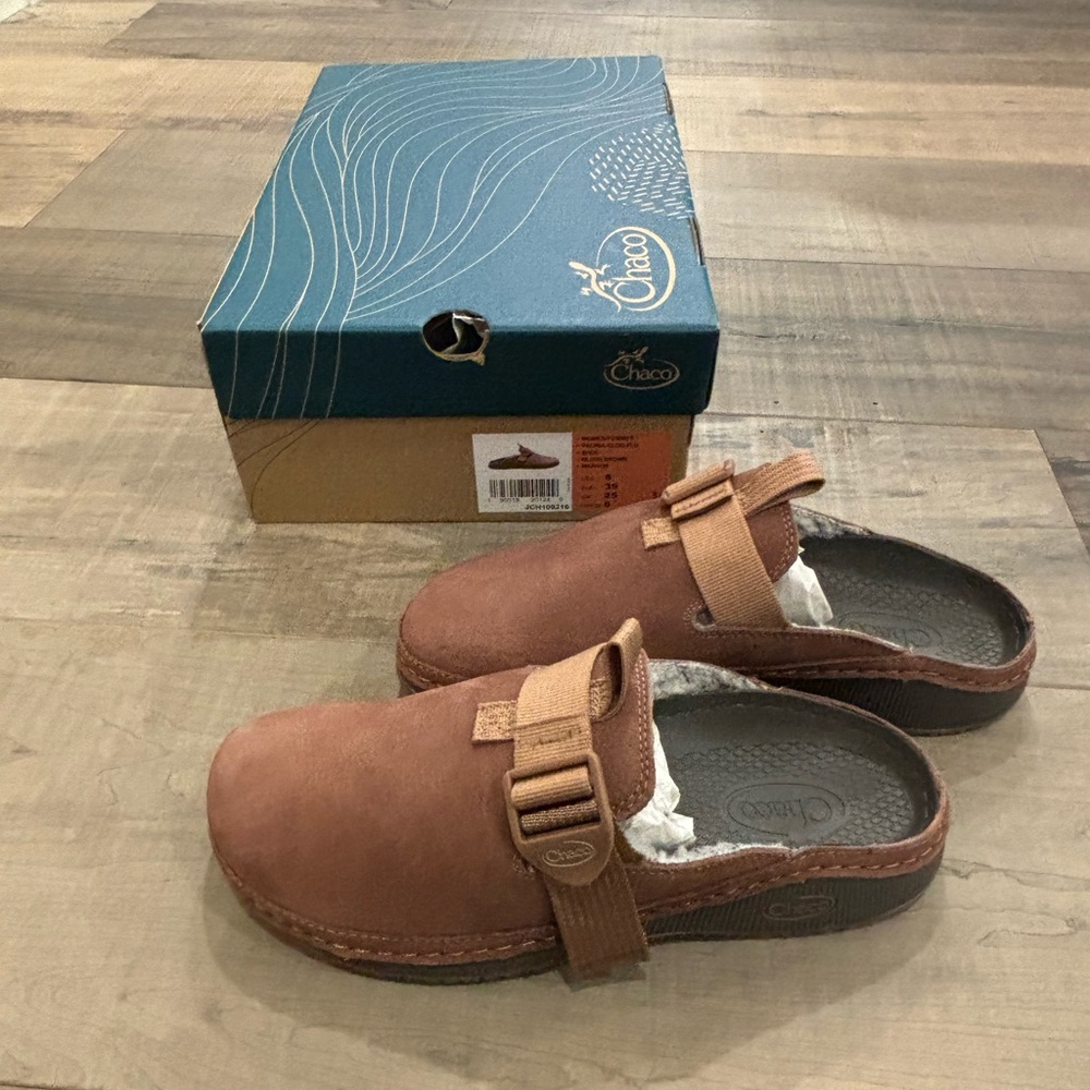 WOMEN'S PAONIA CLOG FLUFF, SIZE 8, NEVER WORN, BLUSH BROWN